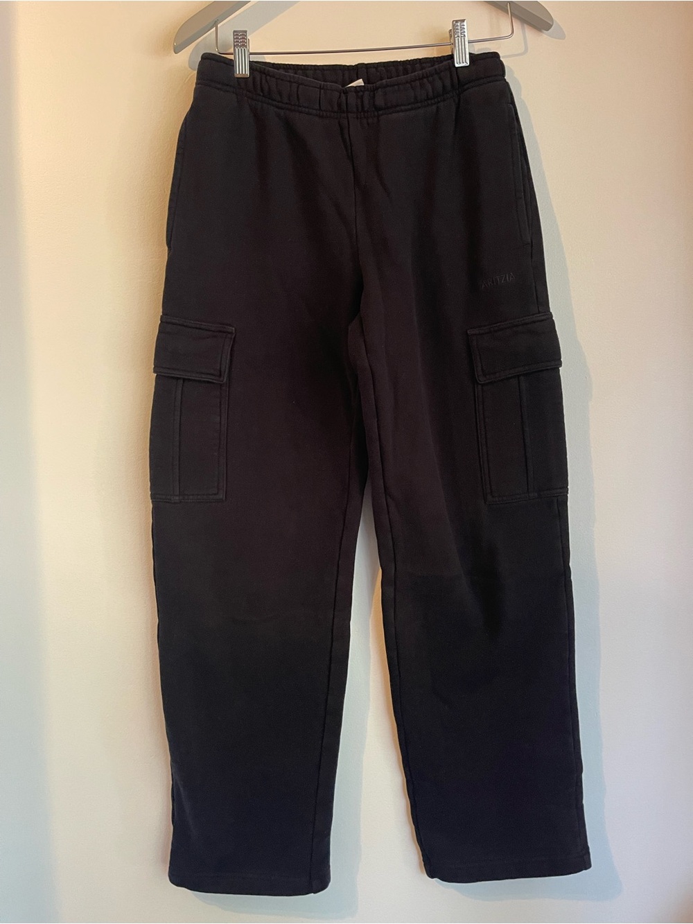 ARITZIA Cozy Sweatfleece Mega Cargo Sweatpant Black High Waist S